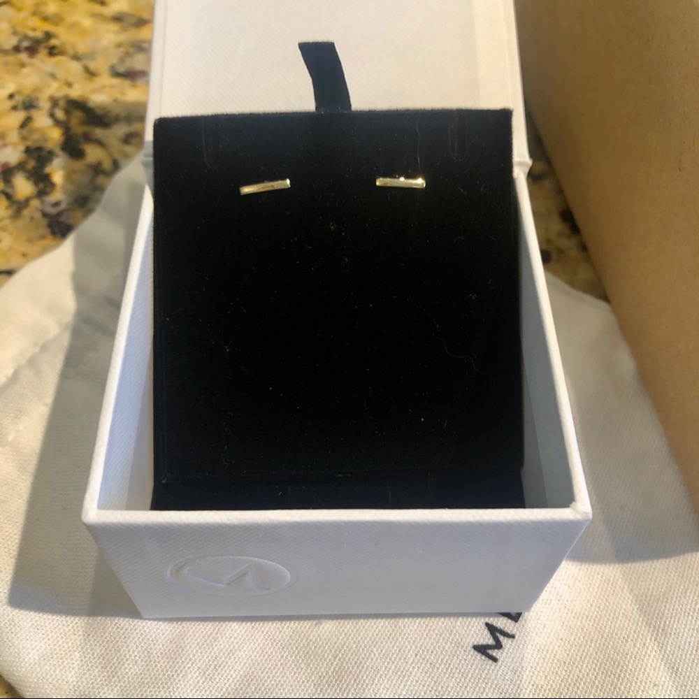 Mejuri 14k Yellow Gold Bar Studs NIB